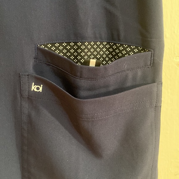 Koi scrub top - Picture 3 of 4